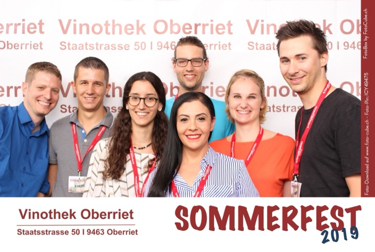 Gäste am Sommerfest der Vinothek Oberriet